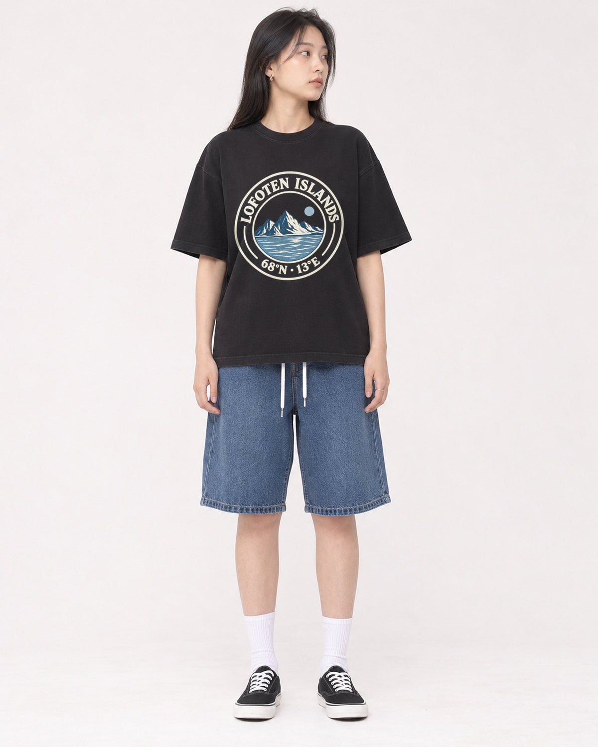 Mockup Boxy Heavyweight Tee Black female full-body 01