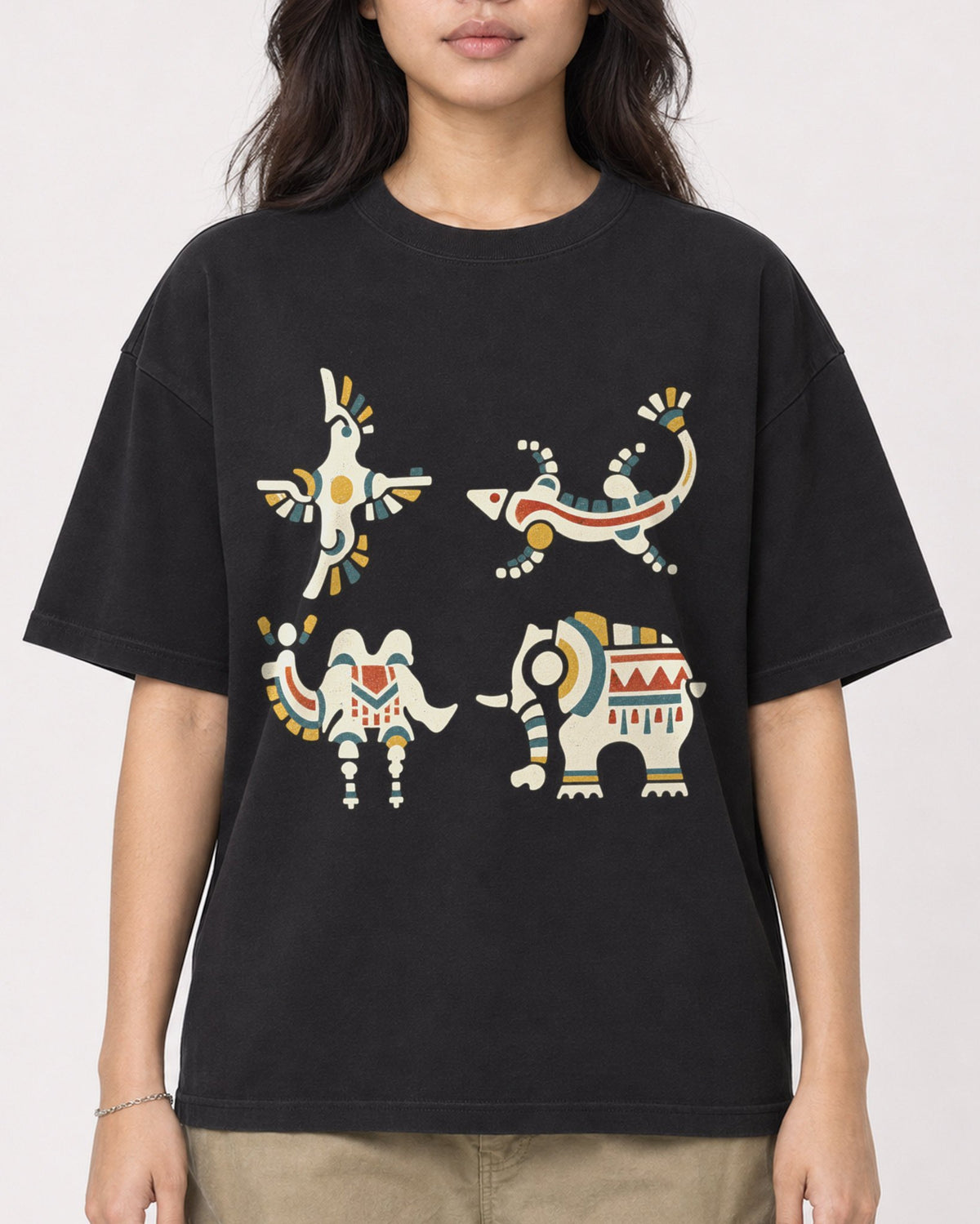 Mockup Boxy Heavyweight Tee Black female close-up 02