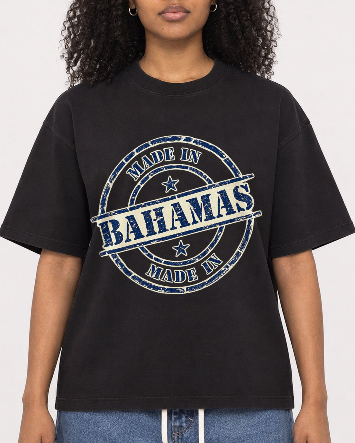 Mockup Boxy Heavyweight Tee Black female close-up 05