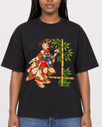 Mockup Boxy Heavyweight Tee Black female close-up 04