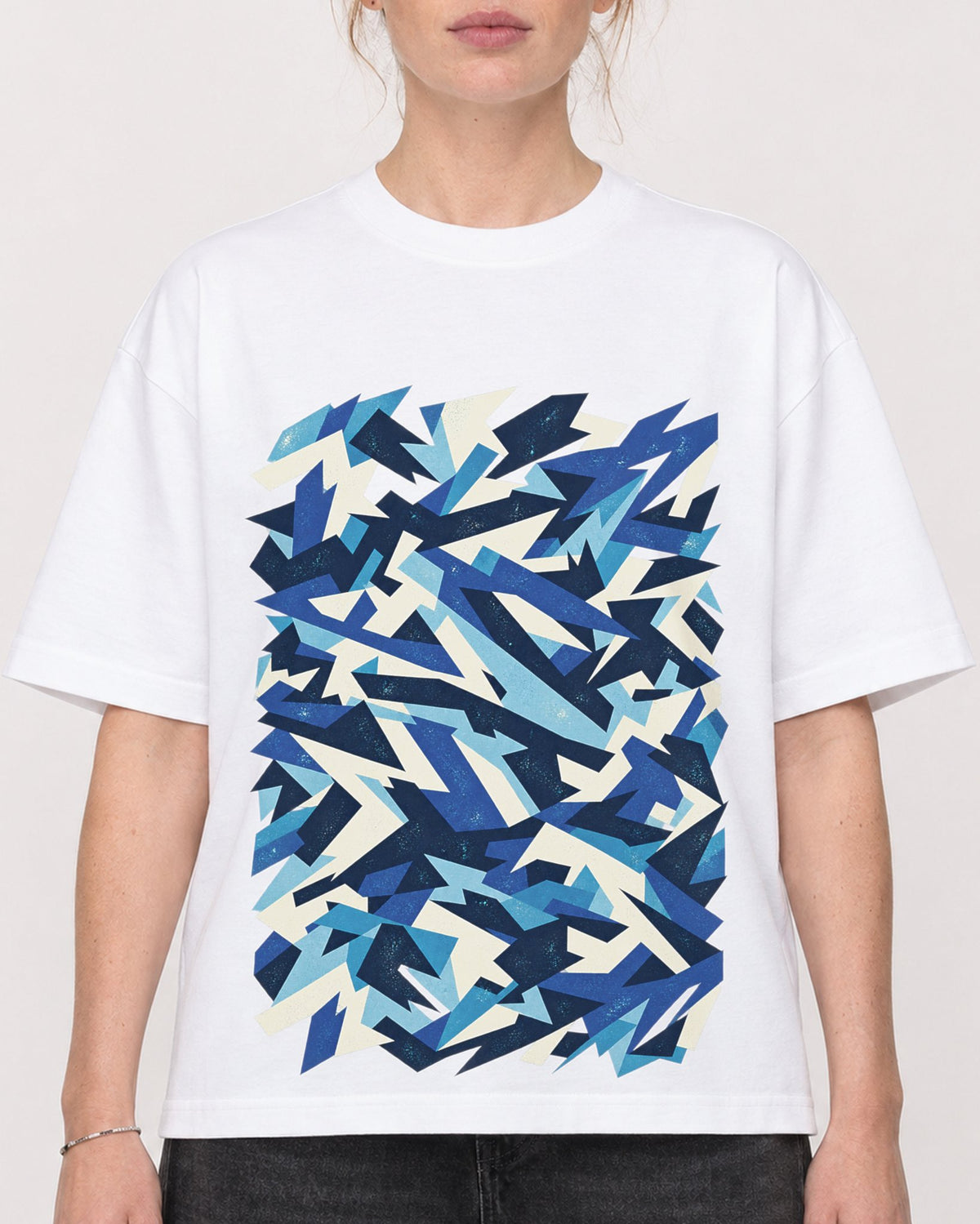 Mockup Boxy Heavyweight Tee White female close-up 28