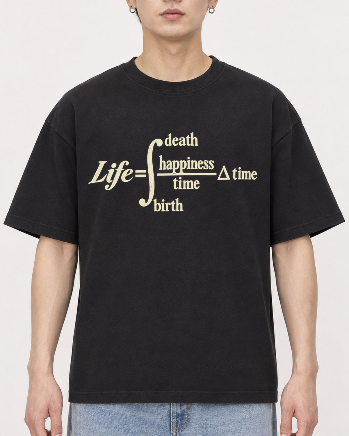 Mockup Boxy Heavyweight Tee Black male close-up 01