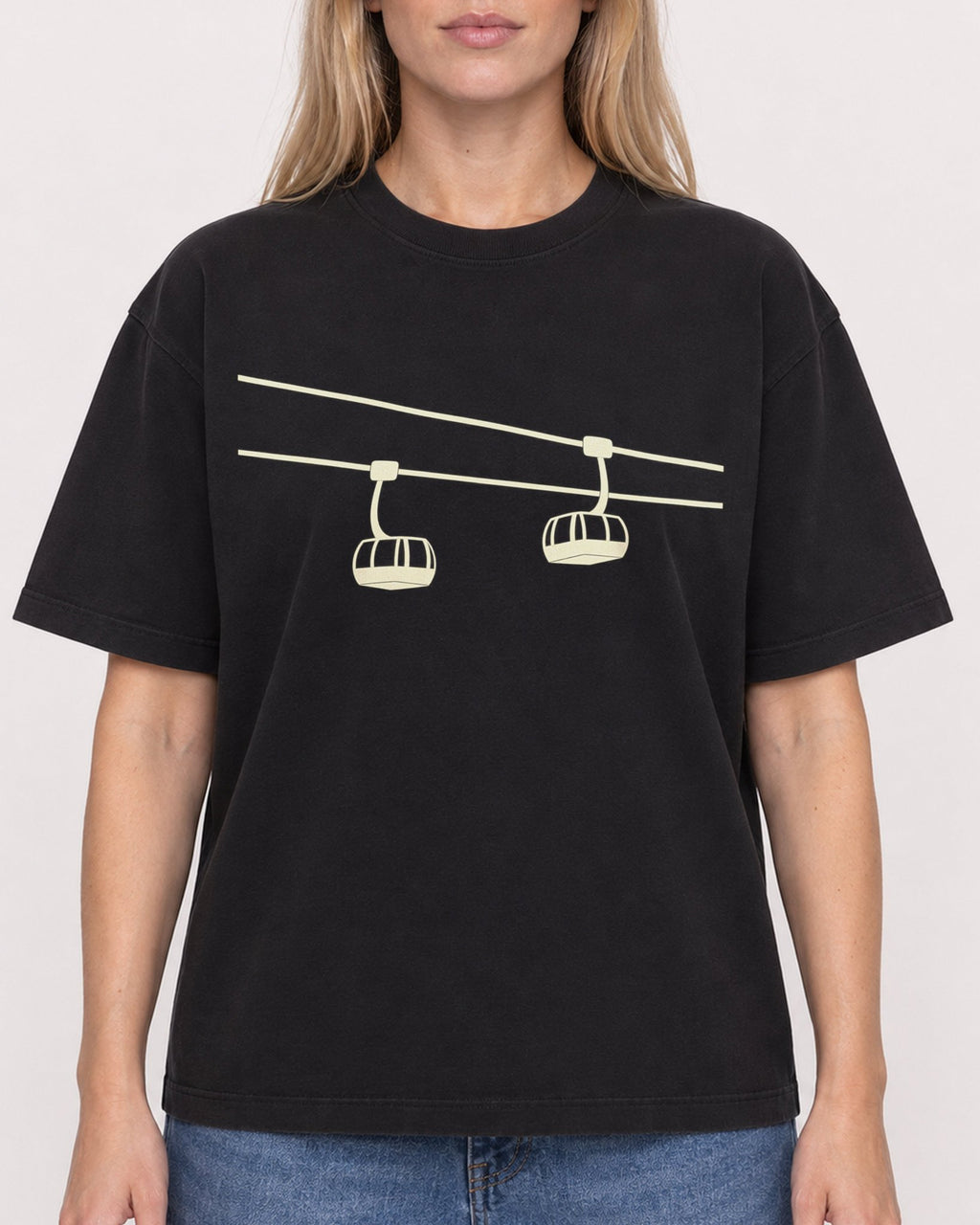 Mockup Boxy Heavyweight Tee Black female close-up 08