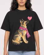 Mockup Boxy Heavyweight Tee Black female close-up 07