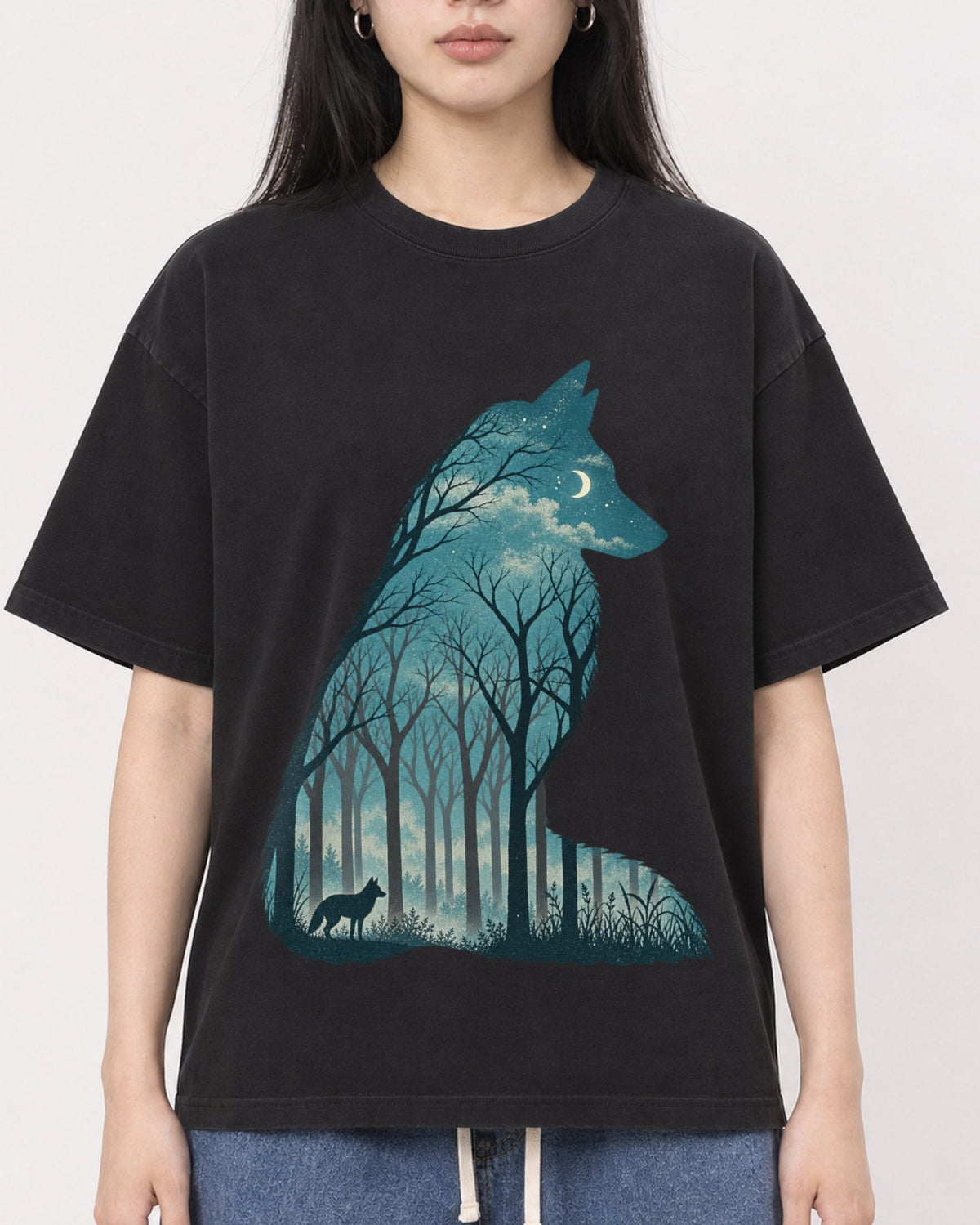 Mockup Boxy Heavyweight Tee Black female close-up 01