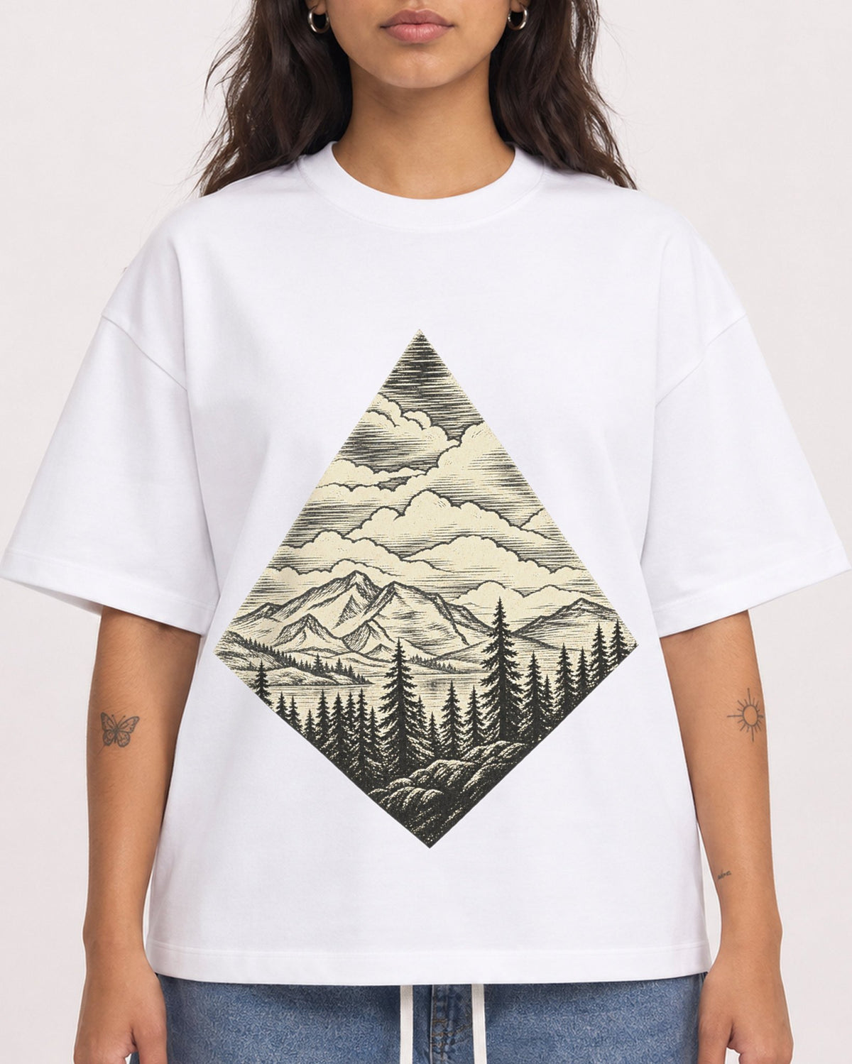 Mockup Boxy Heavyweight Tee White female close-up 06