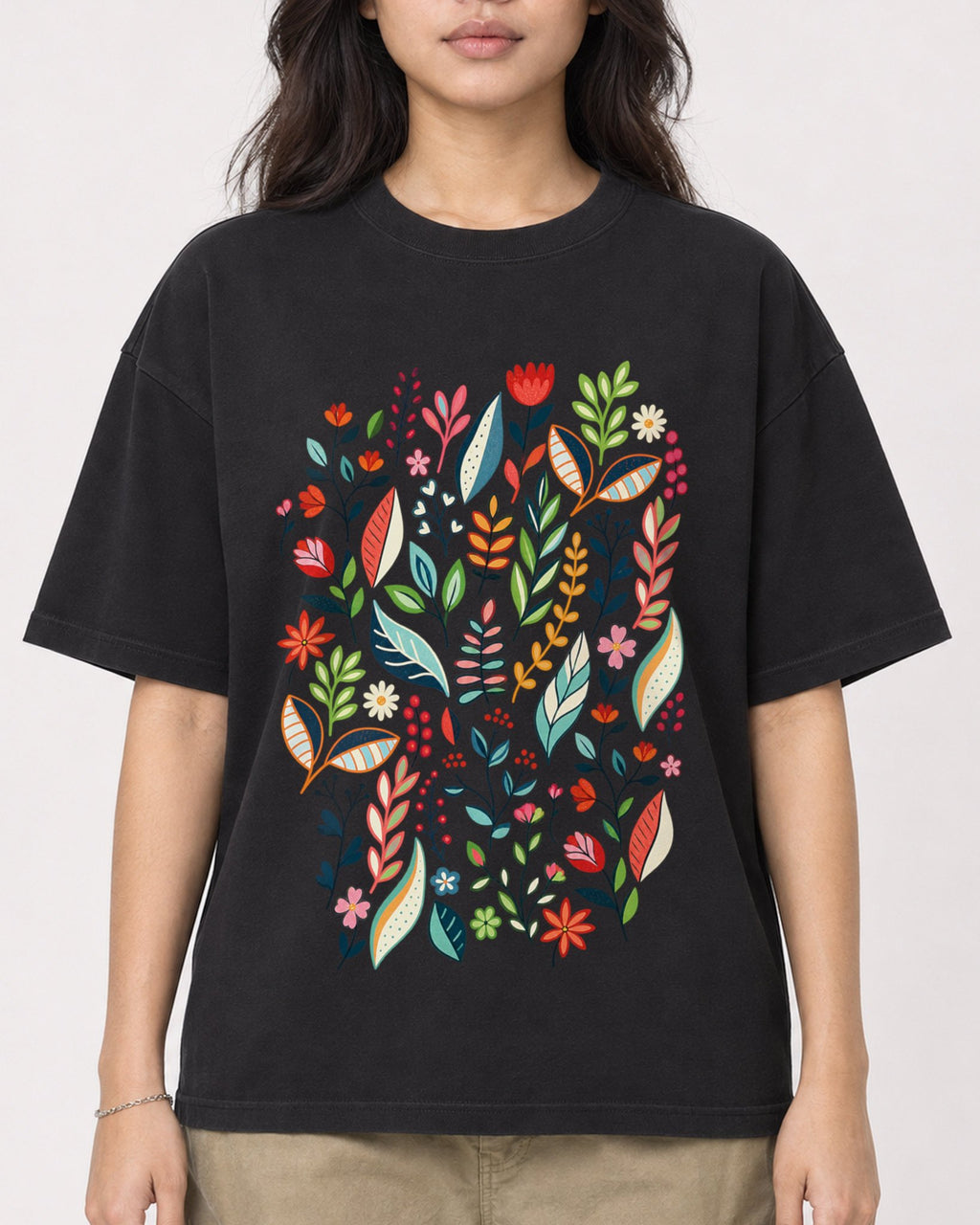 Mockup Boxy Heavyweight Tee Black female close-up 02