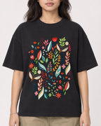 Mockup Boxy Heavyweight Tee Black female close-up 02