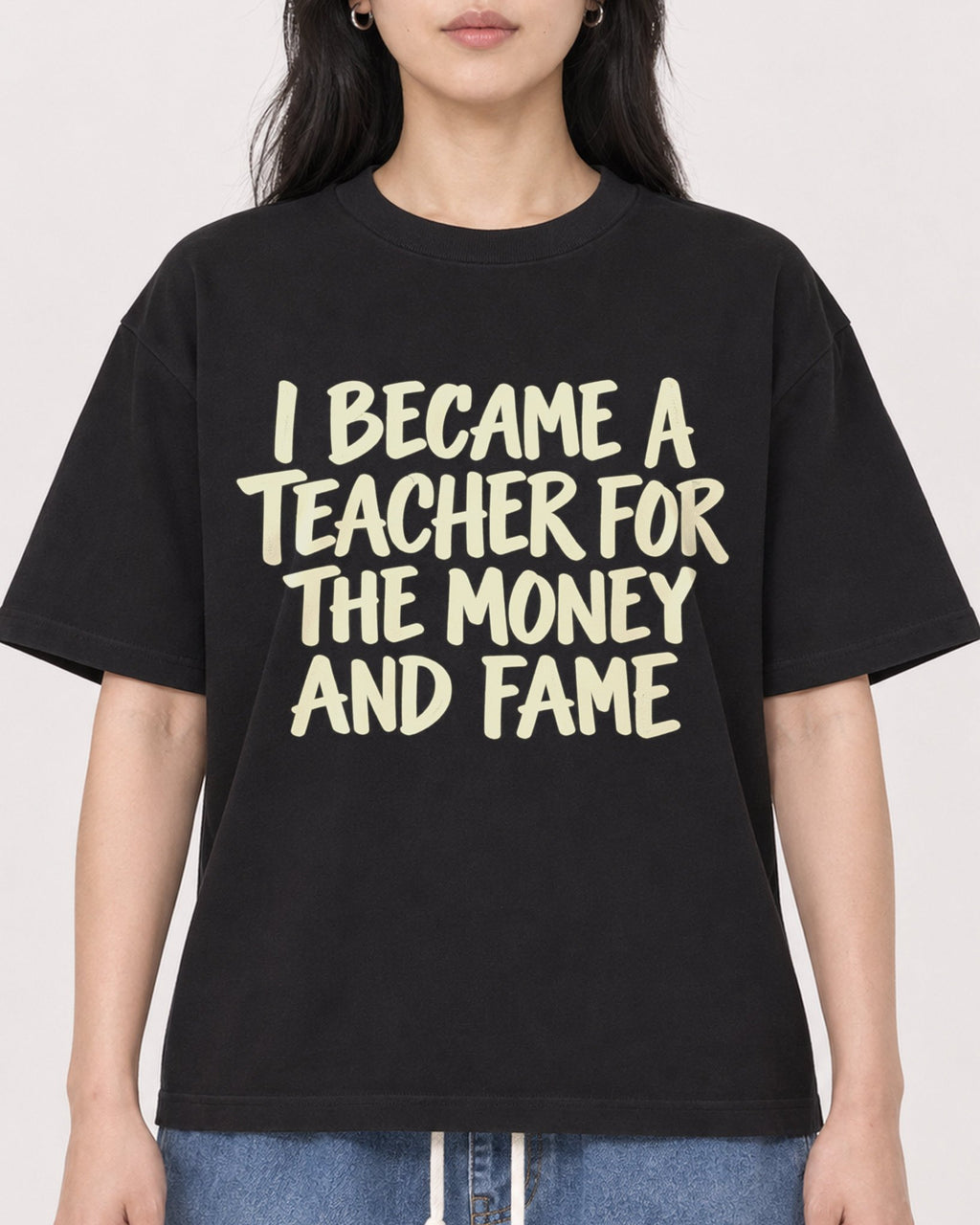 Mockup Boxy Heavyweight Tee Black female close-up 13