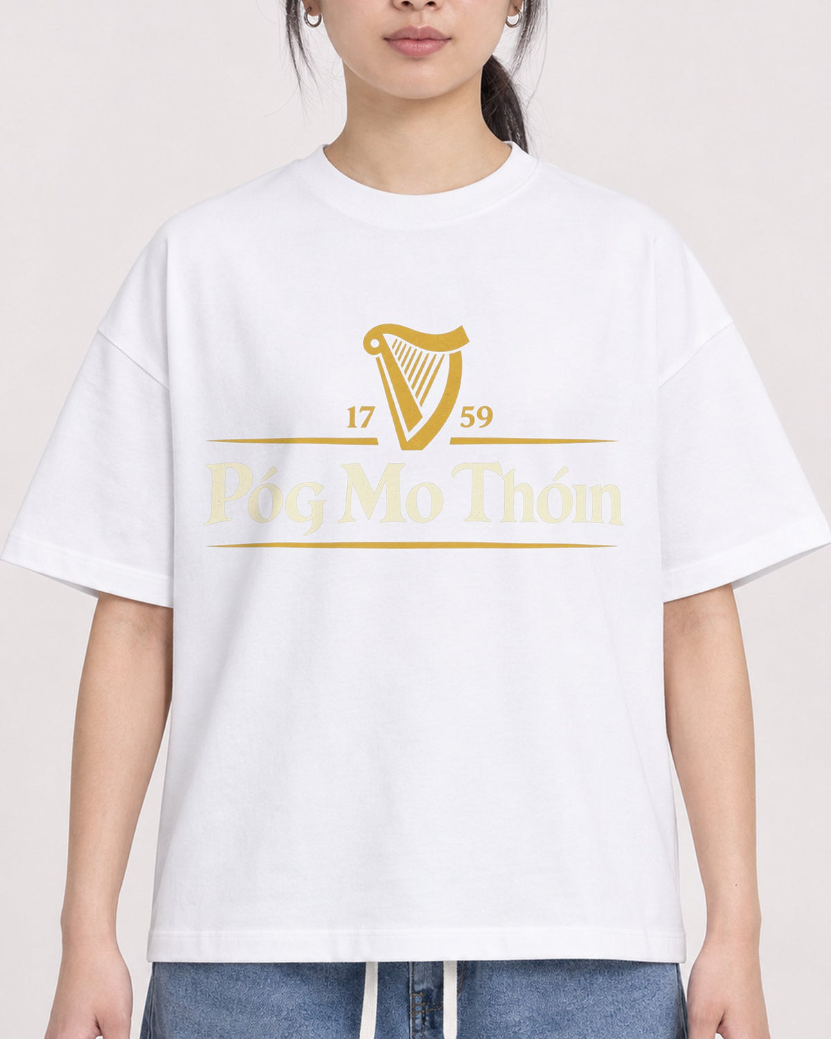 Mockup Boxy Heavyweight Tee White female close-up 21
