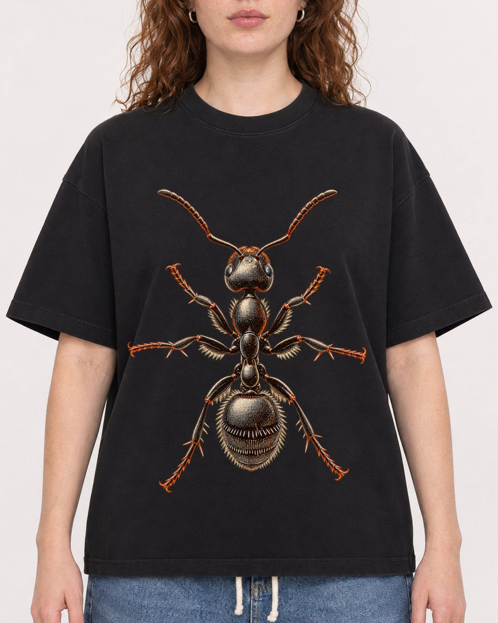 Mockup Boxy Heavyweight Tee Black female close-up 09