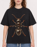Mockup Boxy Heavyweight Tee Black female close-up 09
