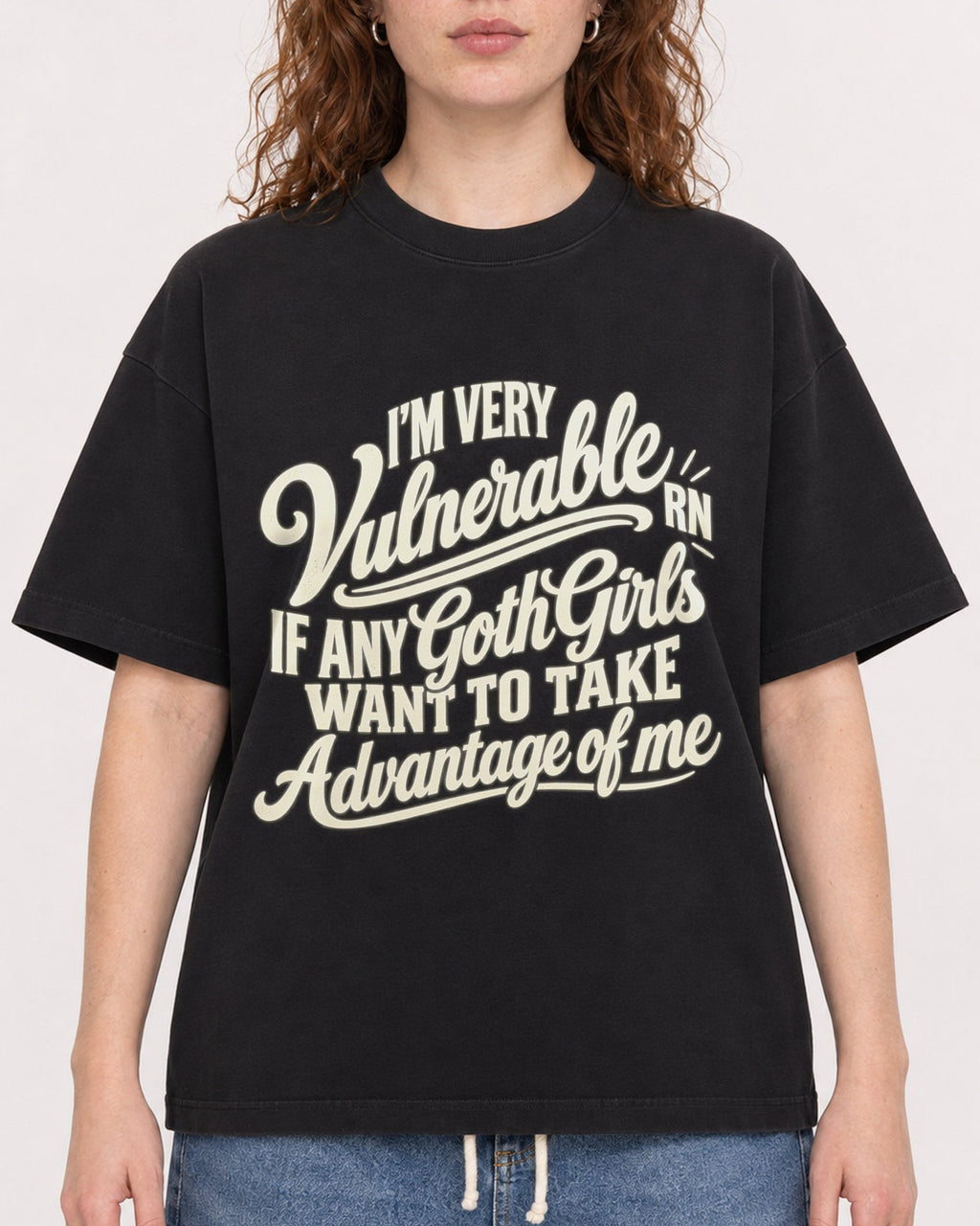 Mockup Boxy Heavyweight Tee Black female close-up 09