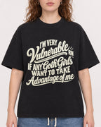 Mockup Boxy Heavyweight Tee Black female close-up 09