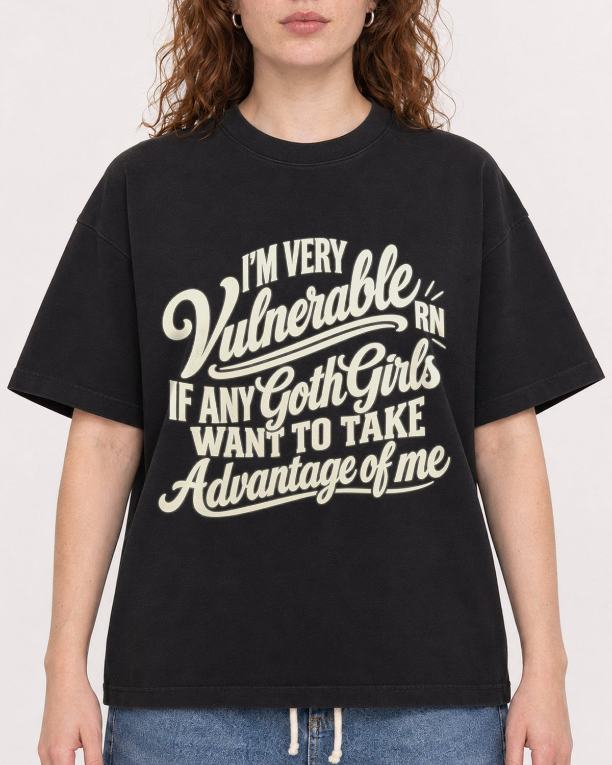 Mockup Boxy Heavyweight Tee Black female close-up 09