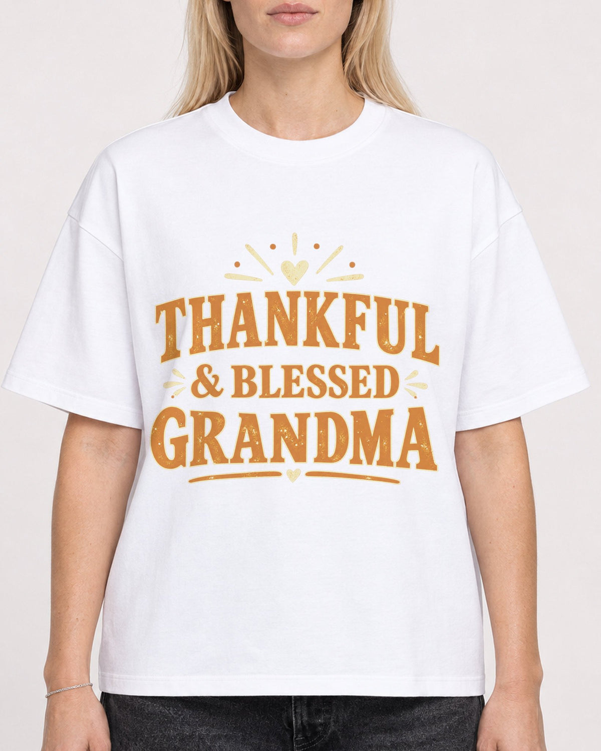 Mockup Boxy Heavyweight Tee White female close-up 08