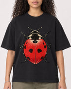 Mockup Boxy Heavyweight Tee Black female close-up 10