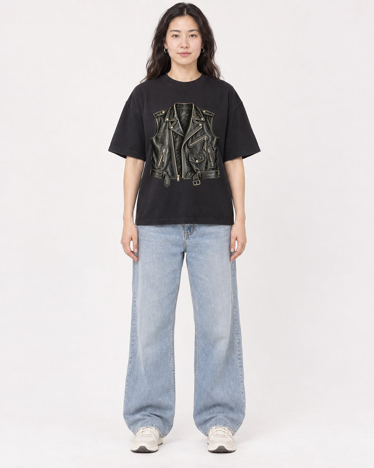 Mockup Boxy Heavyweight Tee Black female full-body 03