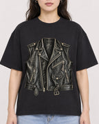 Mockup Boxy Heavyweight Tee Black female close-up 03