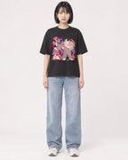 Mockup Boxy Heavyweight Tee Black female full-body 11