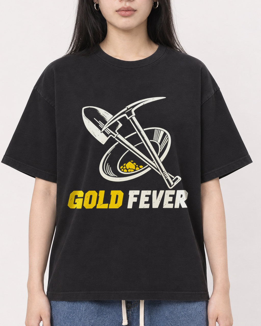 Mockup Boxy Heavyweight Tee Black female close-up 01