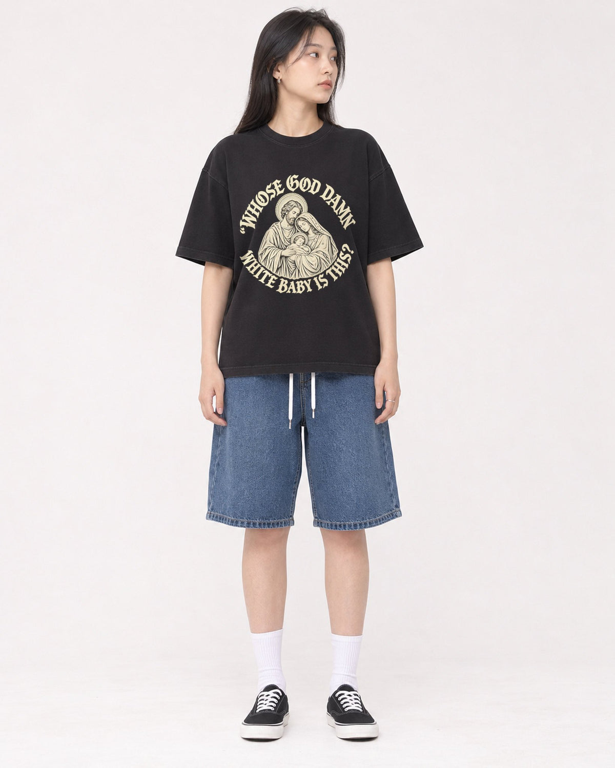 Mockup Boxy Heavyweight Tee Black female full-body 01
