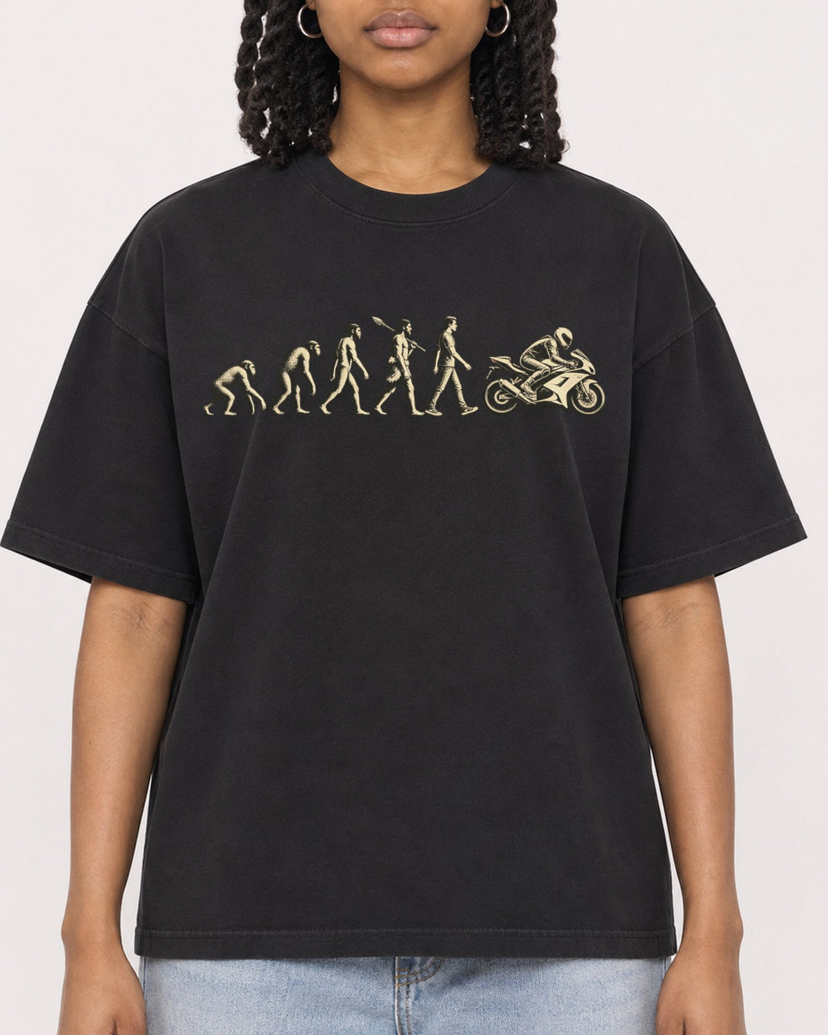 Mockup Boxy Heavyweight Tee Black female close-up 15