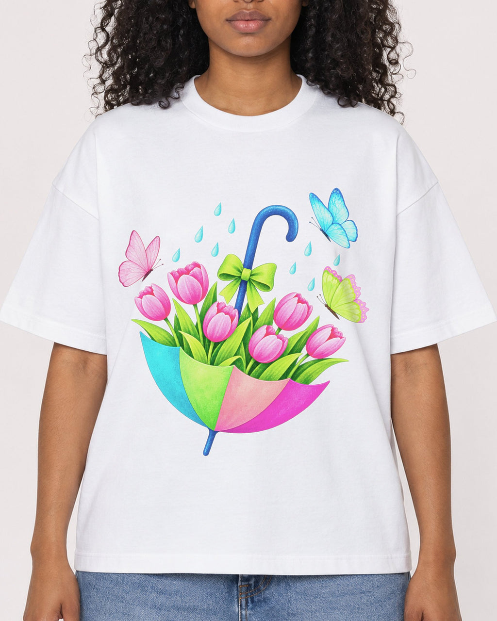 Mockup Boxy Heavyweight Tee White female close-up 05