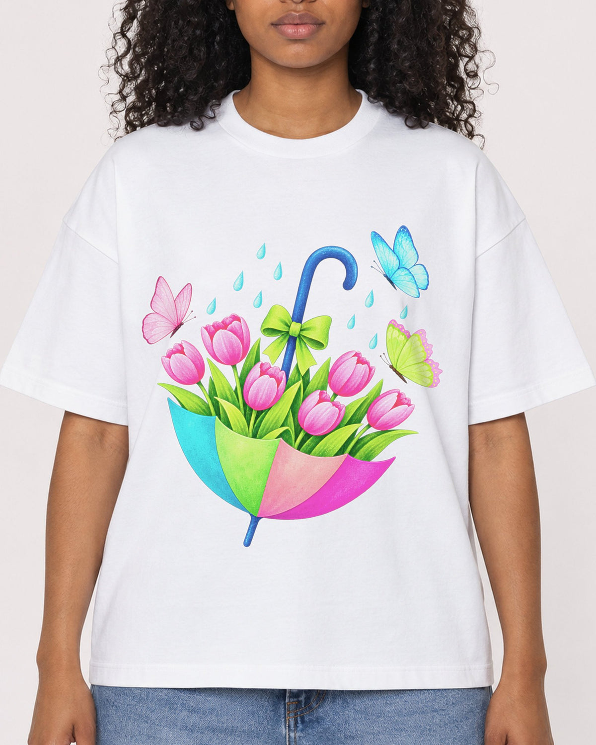 Mockup Boxy Heavyweight Tee White female close-up 05