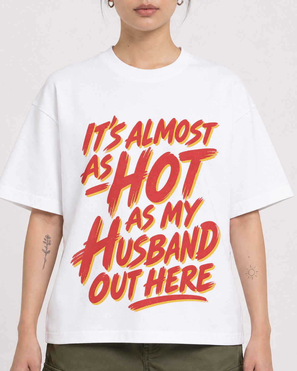 Mockup Boxy Heavyweight Tee White female close-up 12