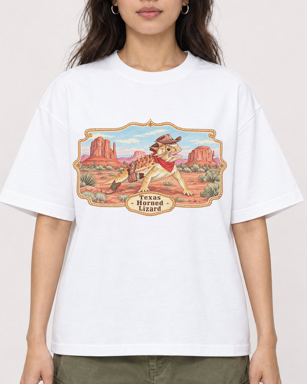 Mockup Boxy Heavyweight Tee White female close-up 02