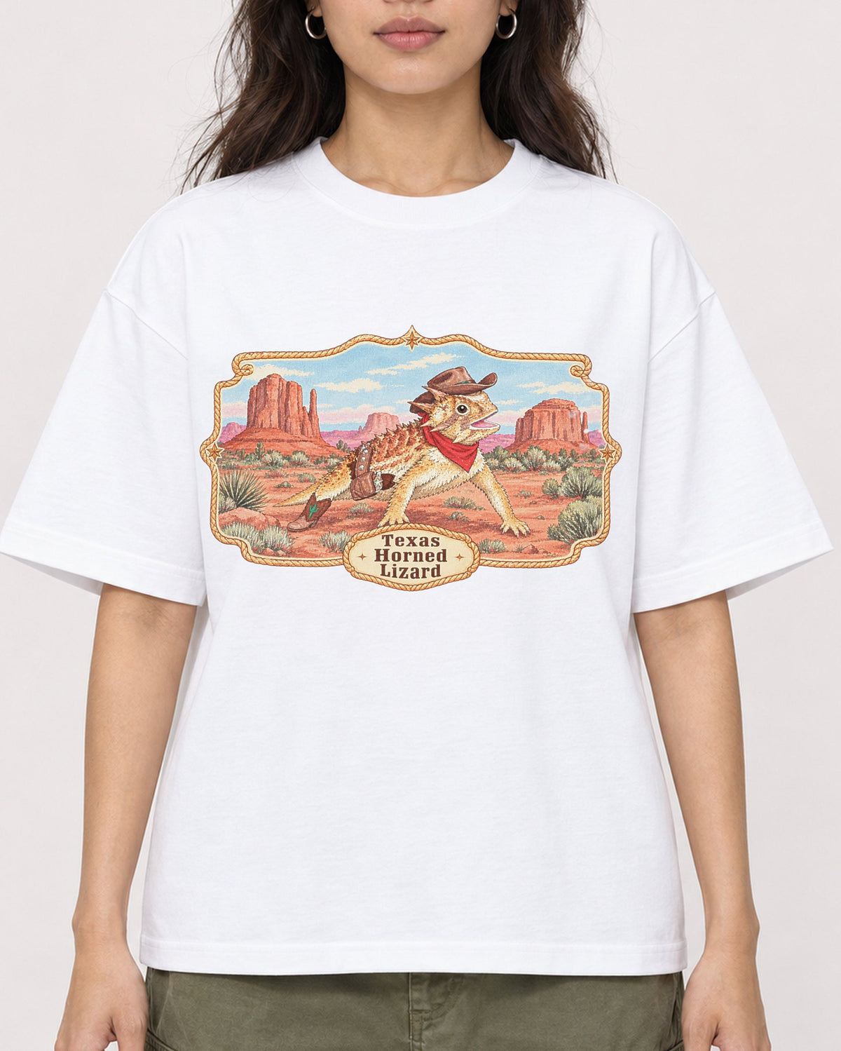 Mockup Boxy Heavyweight Tee White female close-up 02