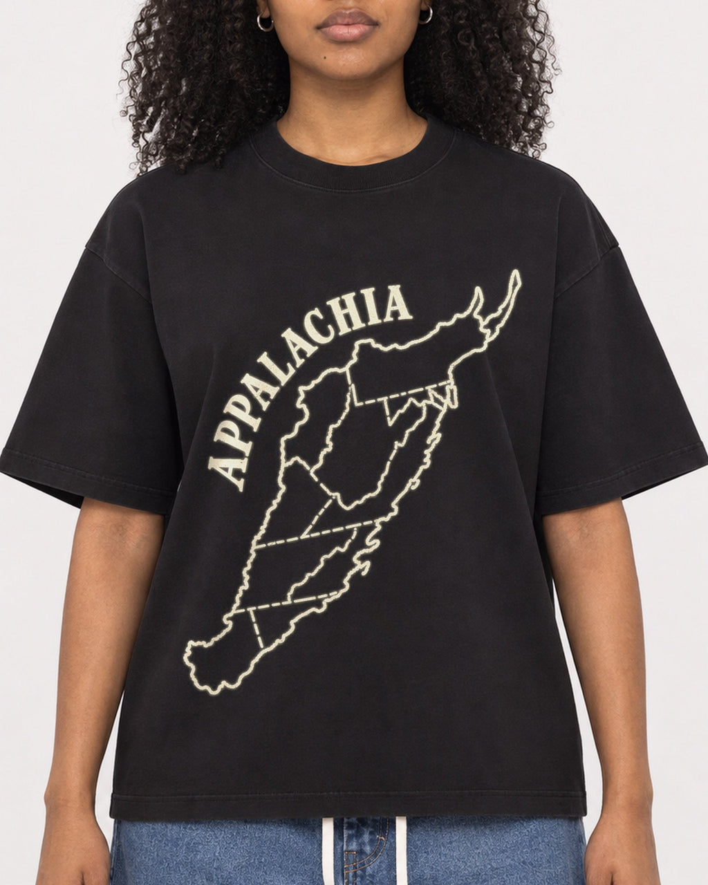 Mockup Boxy Heavyweight Tee Black female close-up 05