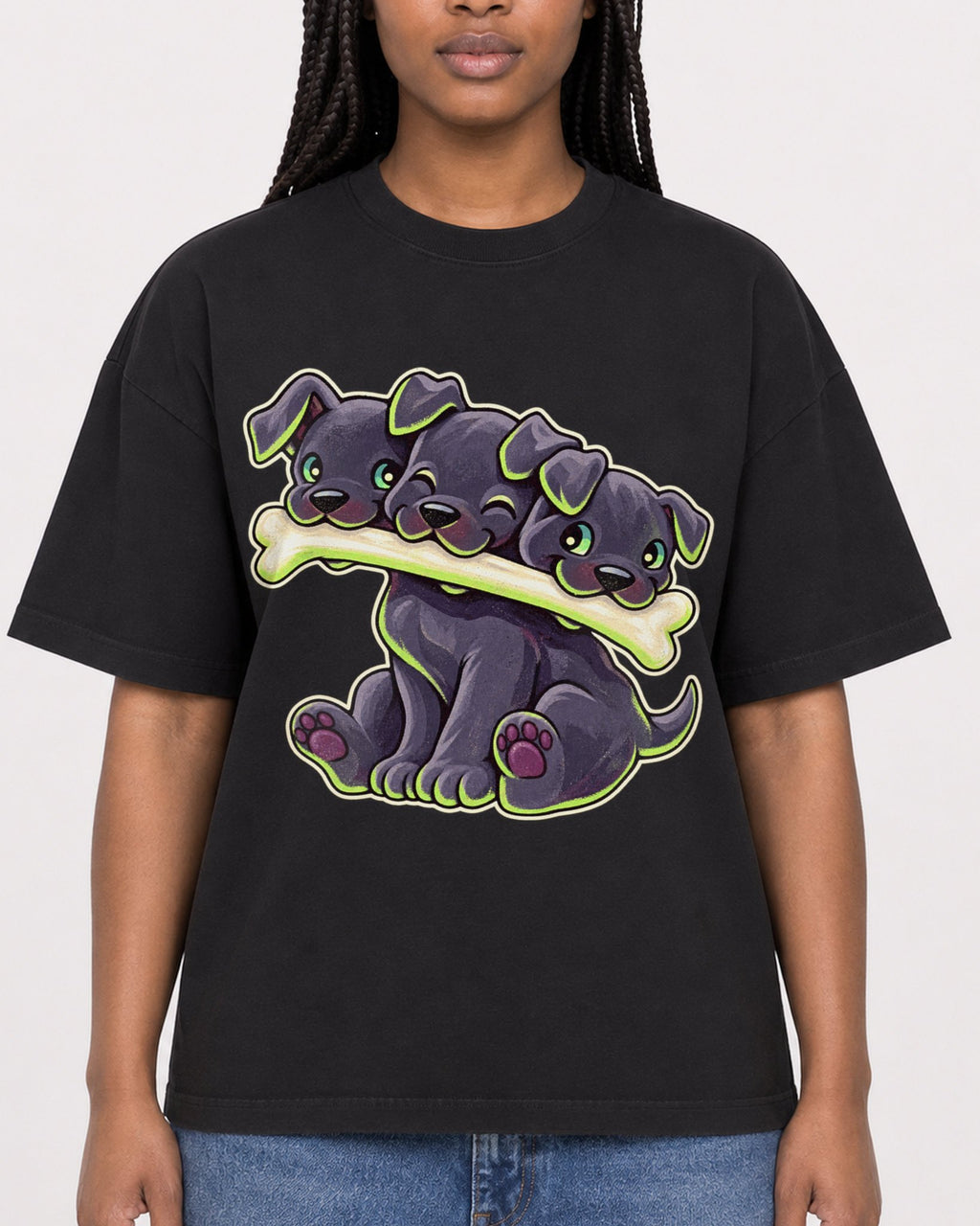 Mockup Boxy Heavyweight Tee Black female close-up 04
