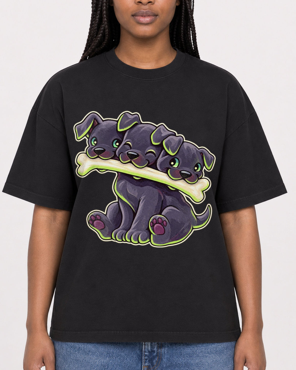 Mockup Boxy Heavyweight Tee Black female close-up 04