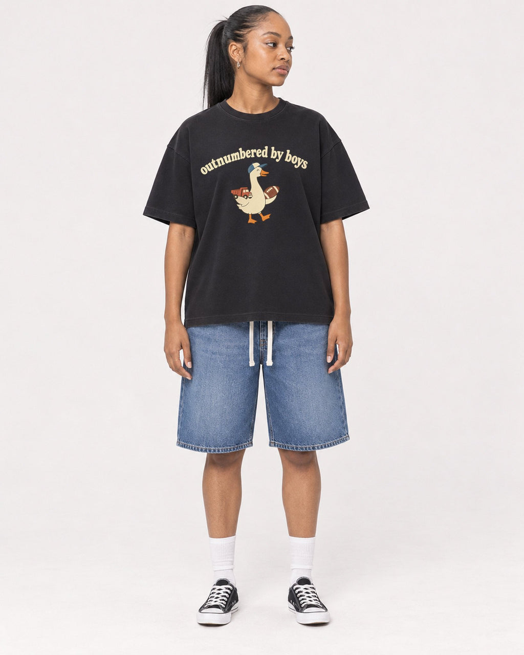 Mockup Boxy Heavyweight Tee Black female full-body 25