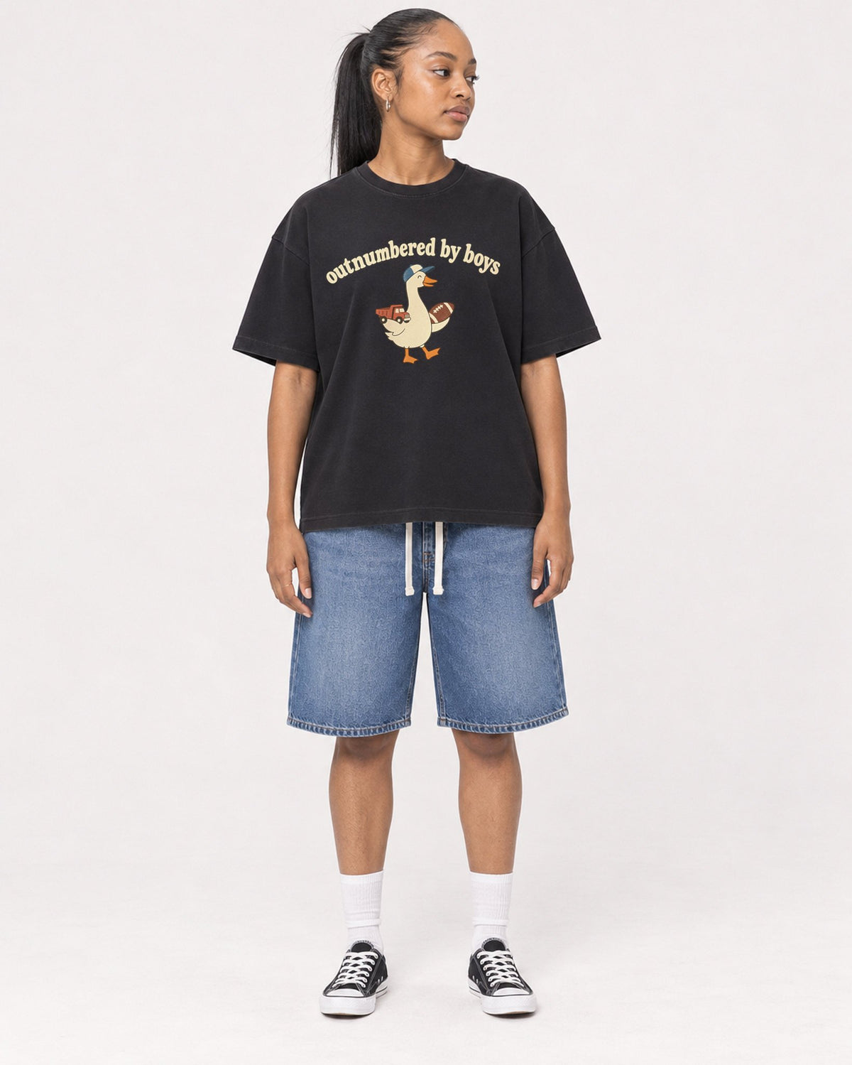 Mockup Boxy Heavyweight Tee Black female full-body 25