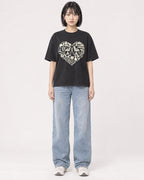 Mockup Boxy Heavyweight Tee Black female full-body 11