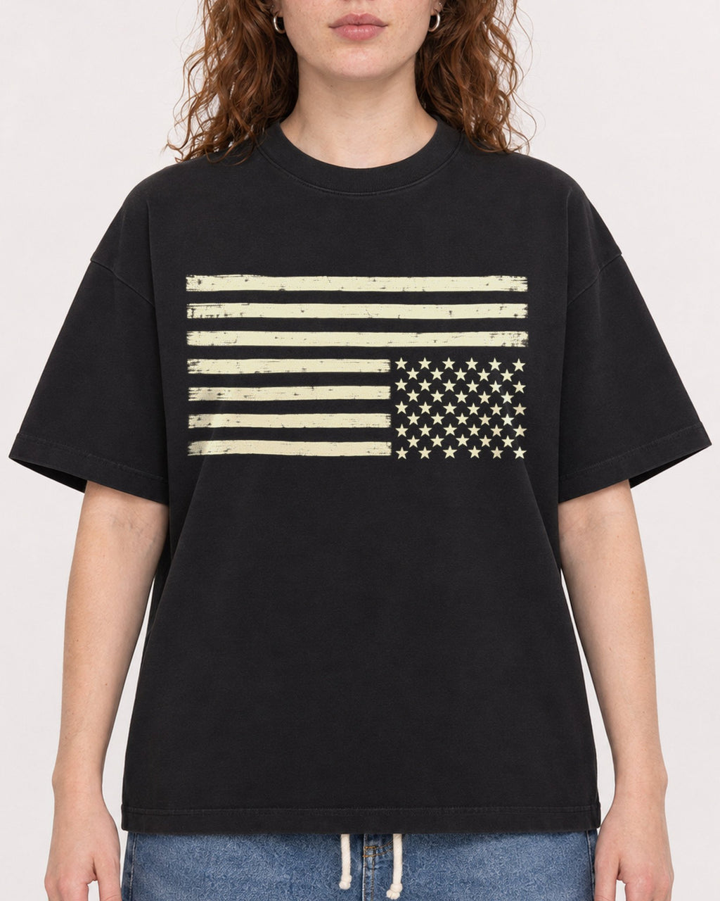 Mockup Boxy Heavyweight Tee Black female close-up 09