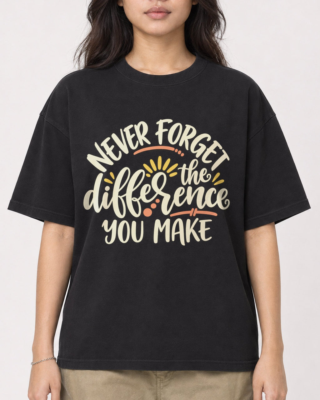 Mockup Boxy Heavyweight Tee Black female close-up 02