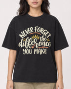 Mockup Boxy Heavyweight Tee Black female close-up 02