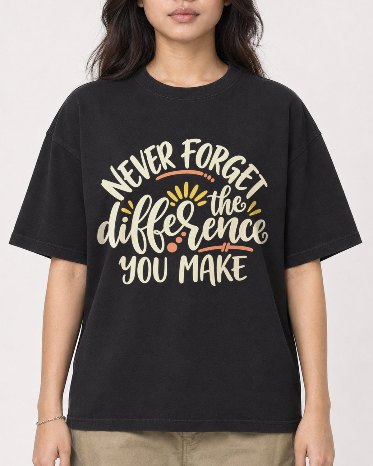 Mockup Boxy Heavyweight Tee Black female close-up 02