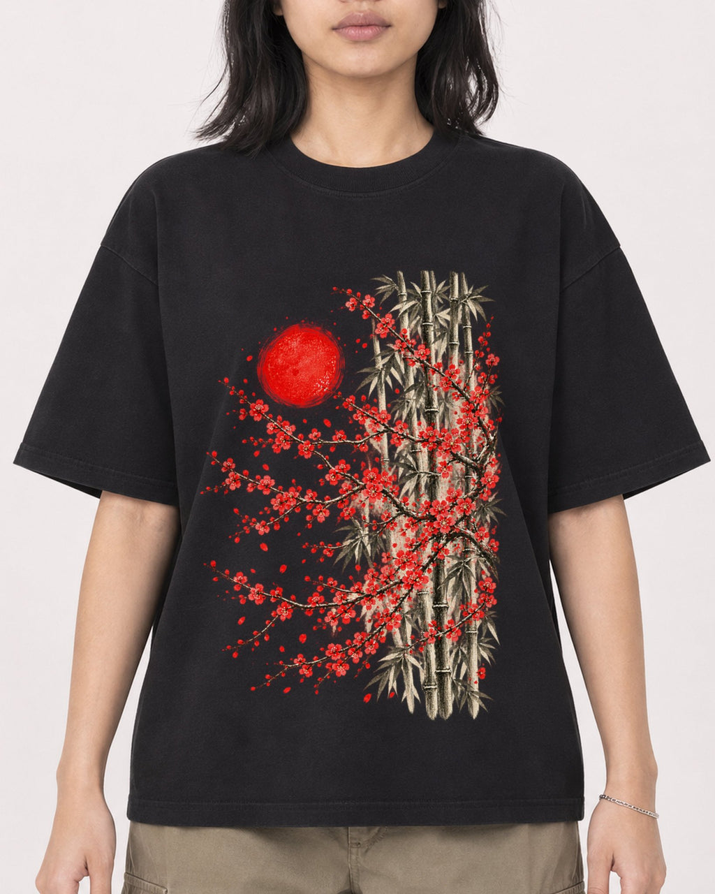 Mockup Boxy Heavyweight Tee Black female close-up 22