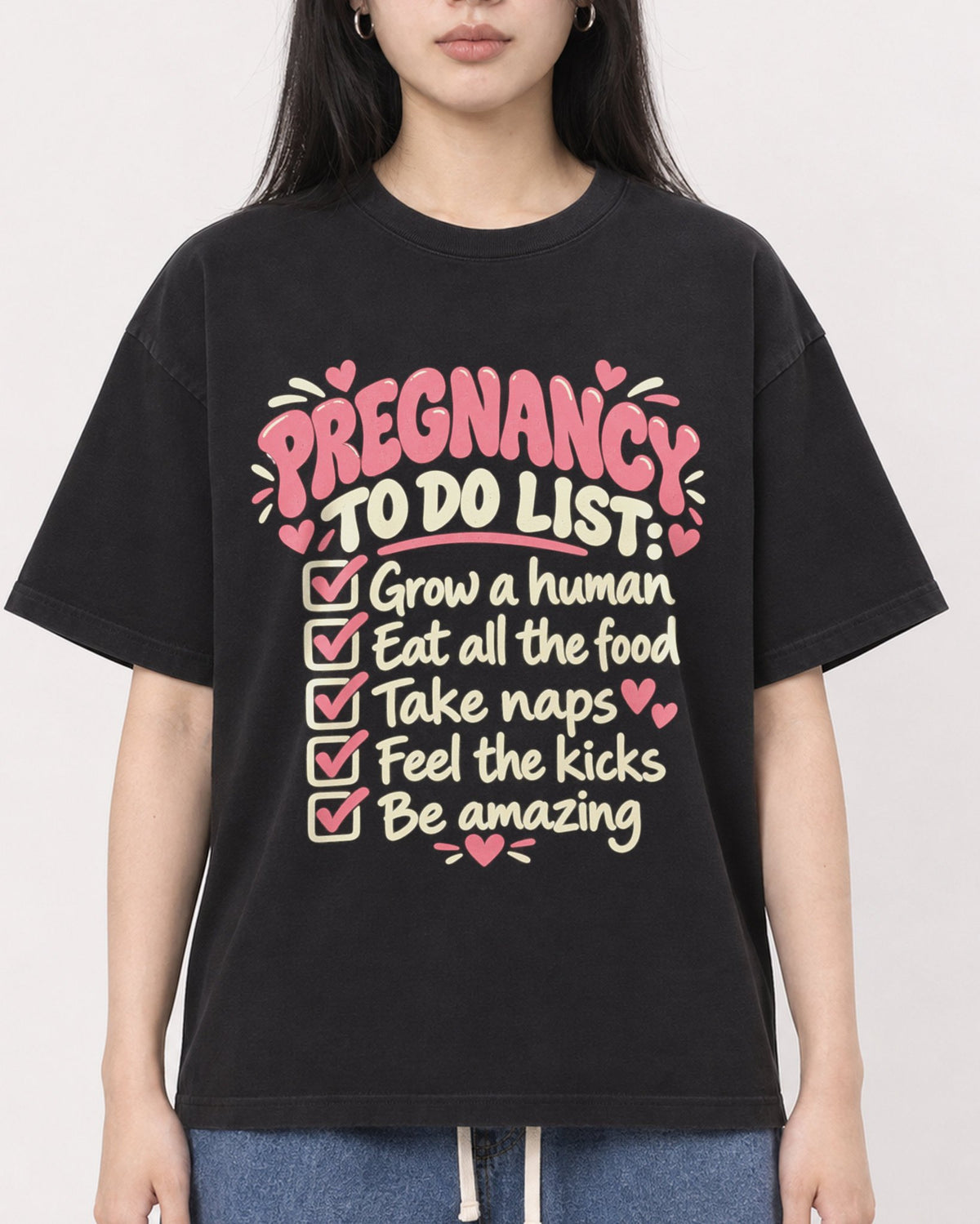 Mockup Boxy Heavyweight Tee Black female close-up 01