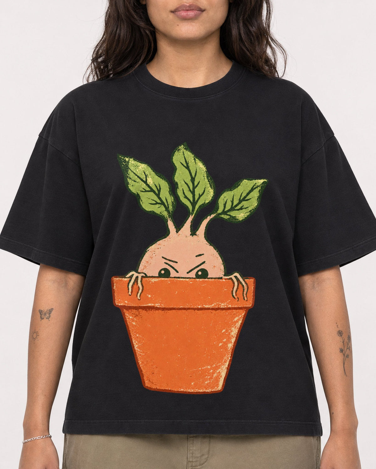 Mockup Boxy Heavyweight Tee Black female close-up 06
