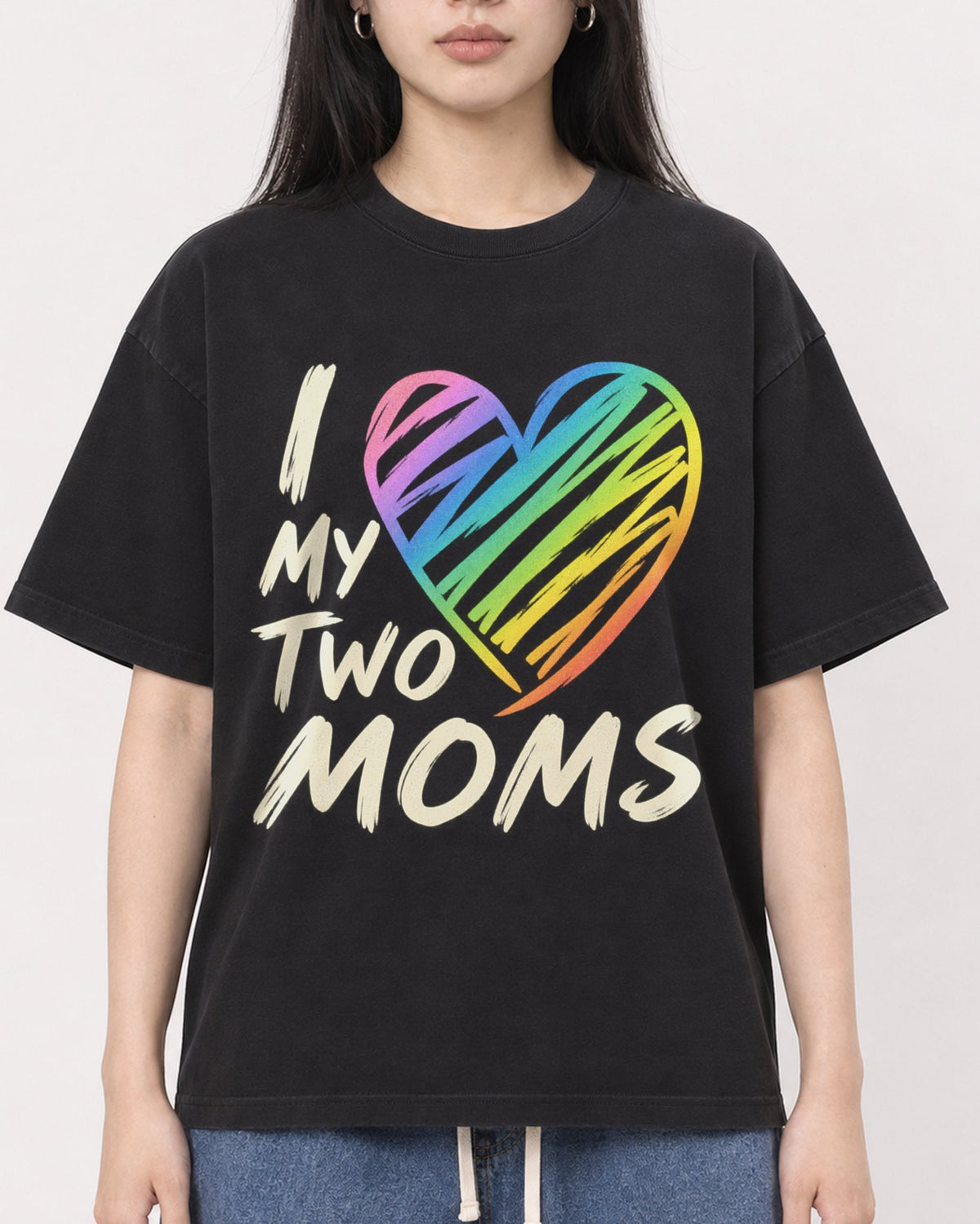 Mockup Boxy Heavyweight Tee Black female close-up 01