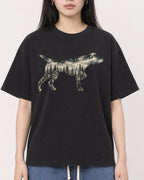 Mockup Boxy Heavyweight Tee Black female close-up 01