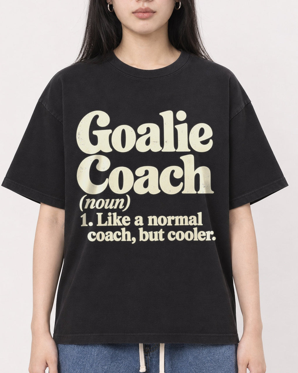 Mockup Boxy Heavyweight Tee Black female close-up 01