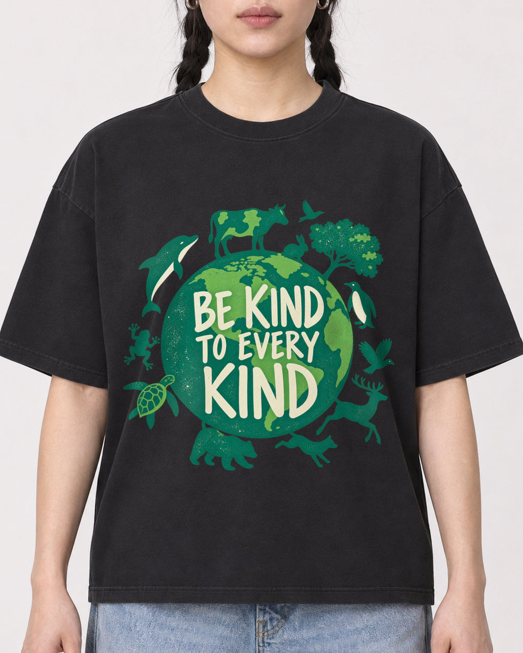 Mockup Boxy Heavyweight Tee Black female close-up 43