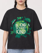 Mockup Boxy Heavyweight Tee Black female close-up 43